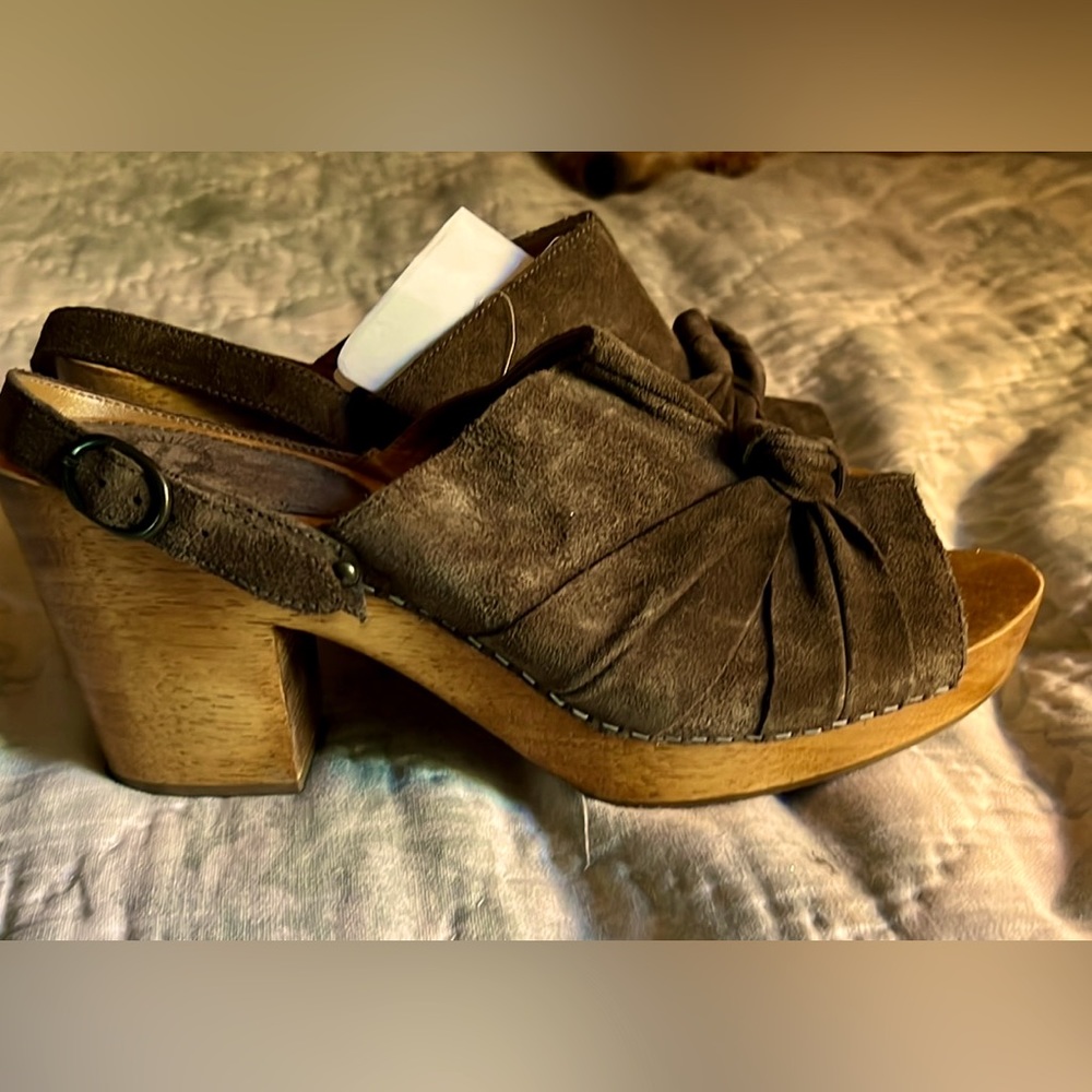 Anthropologie taupe suede Slingbacks size 10